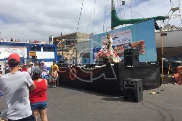 Procesión terrestre-marítimo de la Virgen del Carmen por la bahía de Melenara (Foto TA)